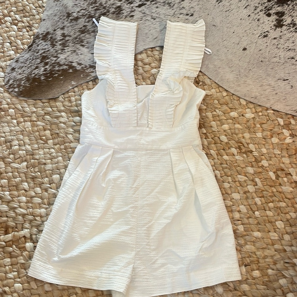 Tibi like new white play suit size 4 sexy